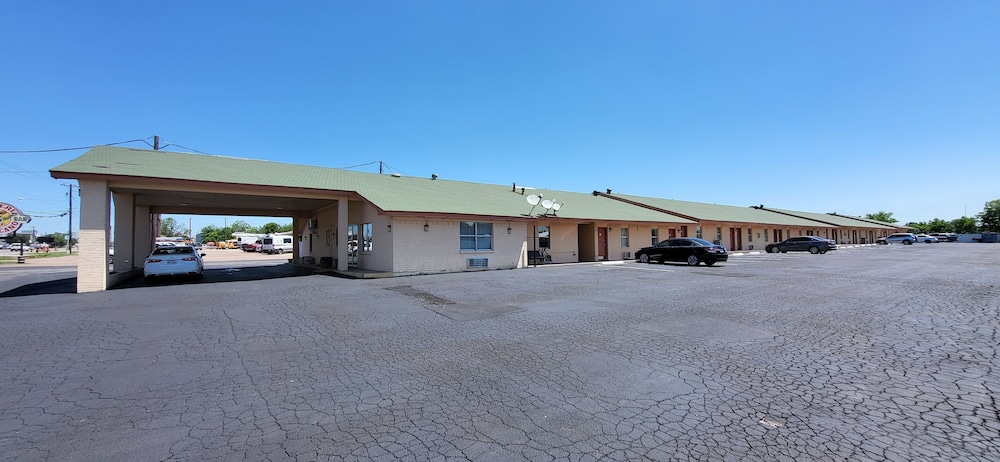American Inn Cleburne 25/31