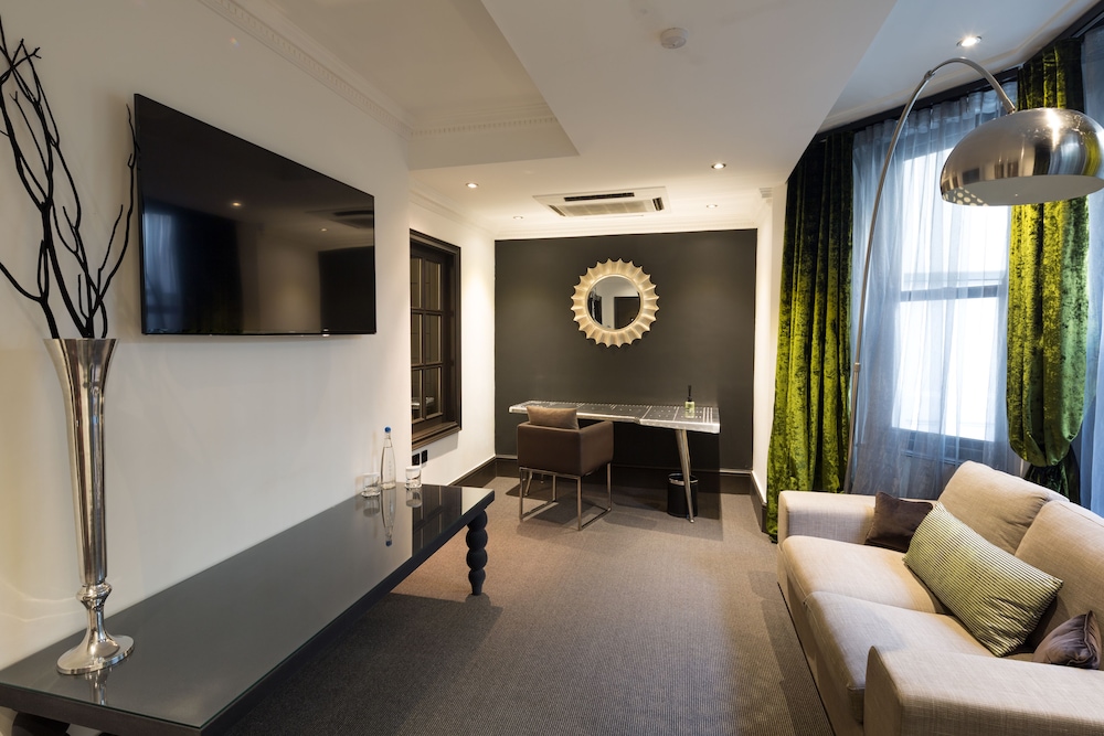 THE EXHIBITIONIST HOTEL 46/69