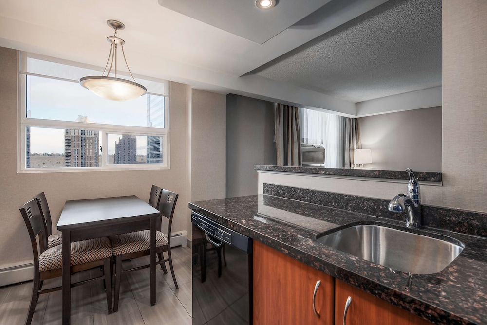 Coast Calgary Downtown Hotel and Suites by APA 49/61