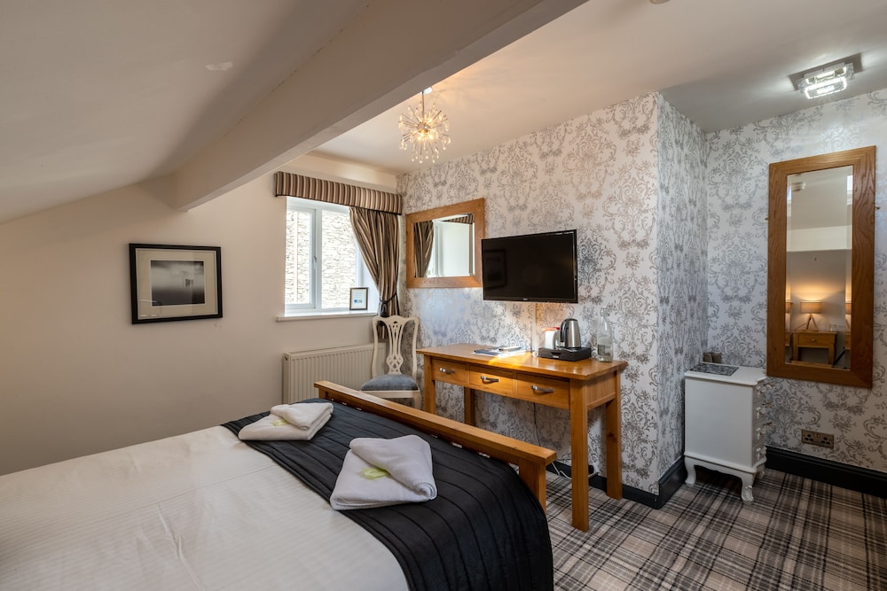 Holly Lodge Guest House 48/72