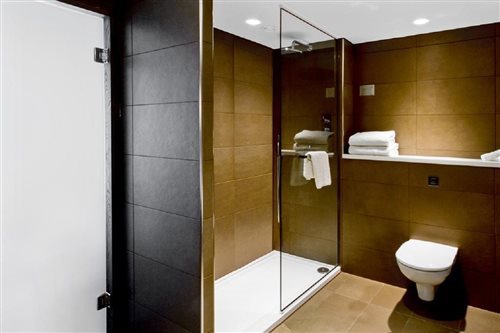 Premium, Double or Twin Bed, Runway View، Radisson Blu Hotel Manchester Airport 2/2