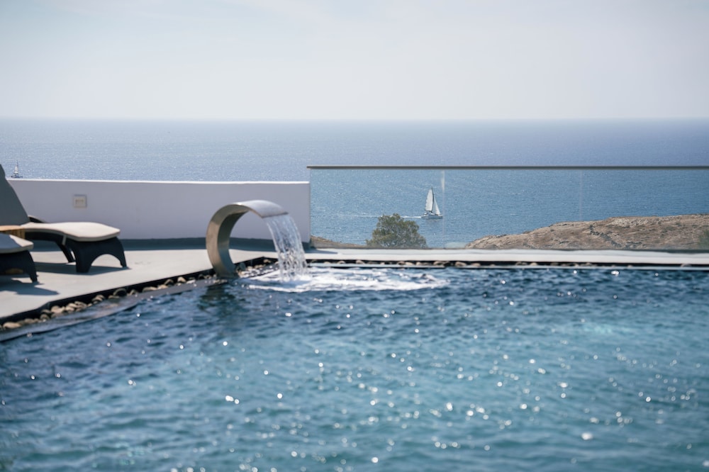 Serenita Luxury Suites 66/71