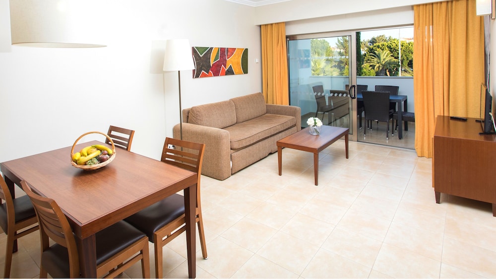 Alfagar Aparthotel 24/50