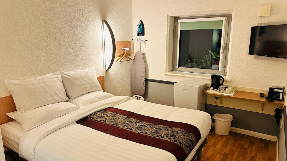 Ibis Budget Bradford 12/28