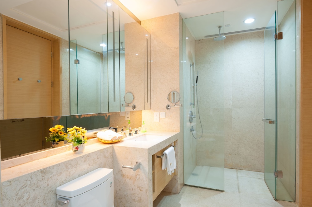 Yicheng Apartment Poly World Center 52/59