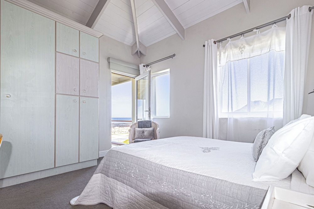 138 Marine Beachfront Guesthouse 8/50