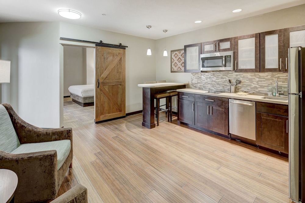 Staybridge Suites BALTIMORE INNER HARBOR 8/80
