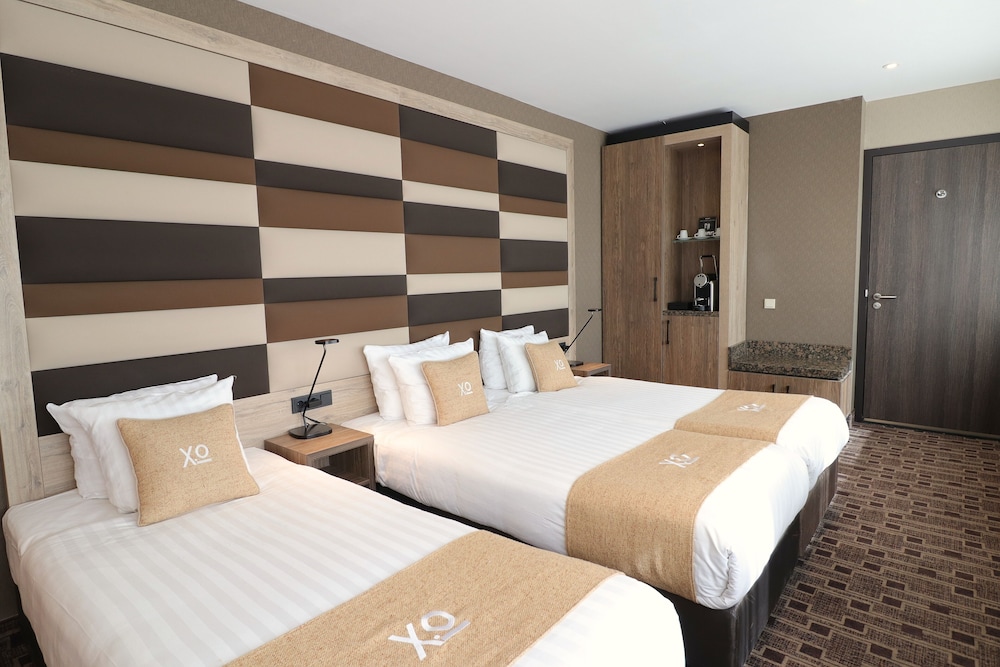 Xo Hotels Blue Tower 32/64