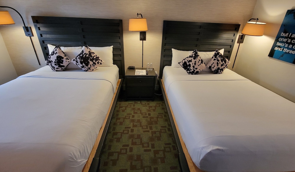 Hi-Ho: A Hi-Tech Hotel 14/44