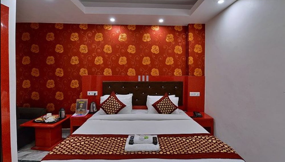 Hotel Noida International 40/50