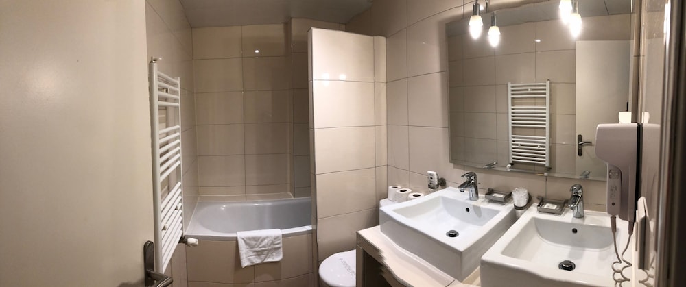 Hotel Cosmotel 39/83