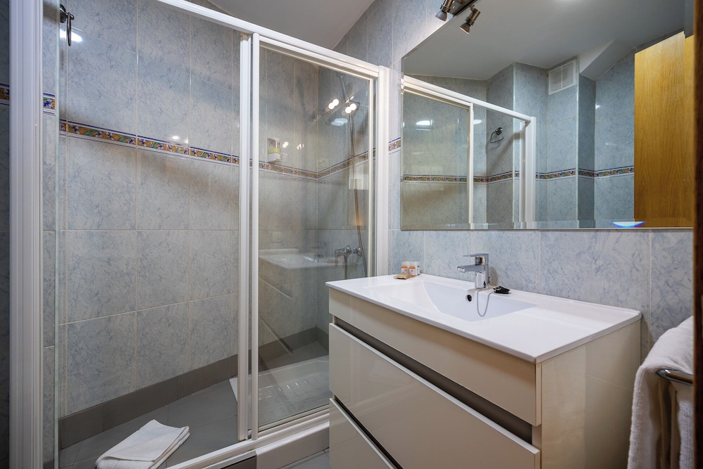 Bh Atarazanas Malaga Boutique Hotel 48/50