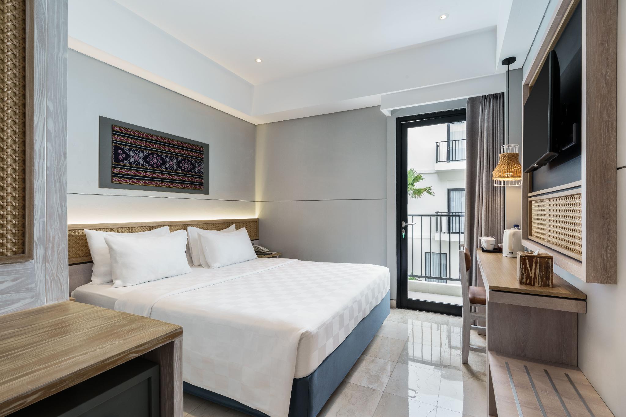 DELUXE, DOUBLE OR TWIN BED