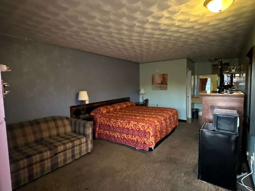 Gray Plaza Motel Benton Rend Lake I-57 7/39