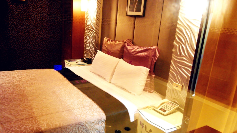 1 BEDROOM, BUSINESS, APARTMENT