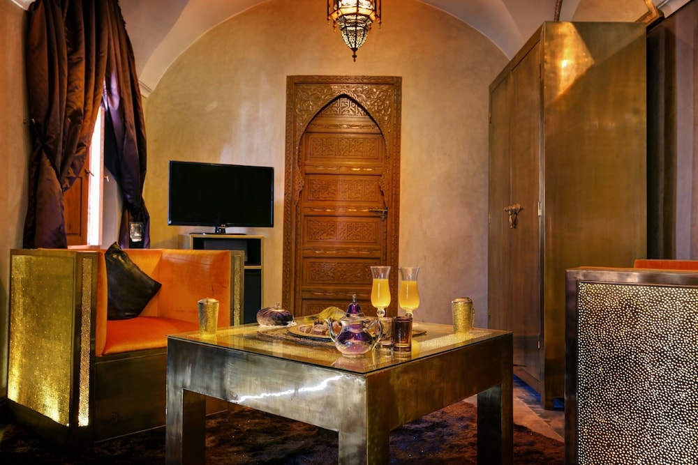 Riad Wow 6/80