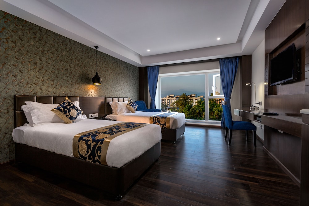 Hotel Saffron Crest 16/40