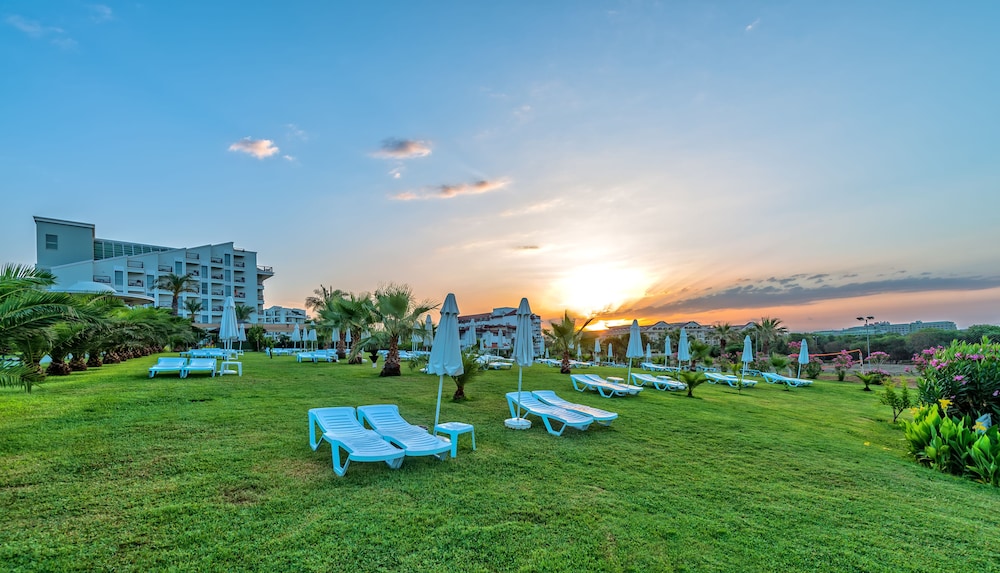 Royal Atlantis Resort Spa 69/69