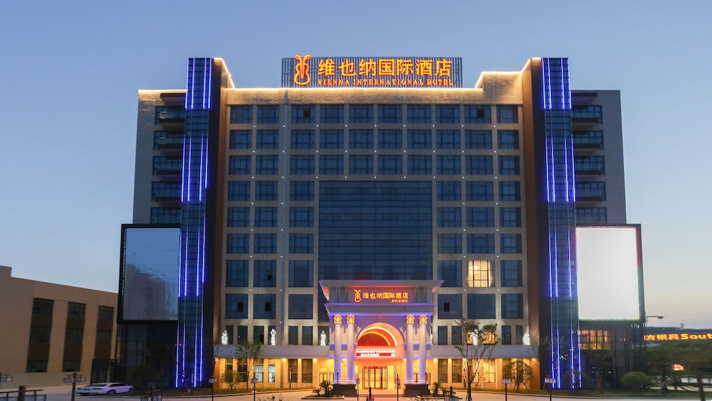 Vienna International Ningbo West Town Xintiandi 24/34