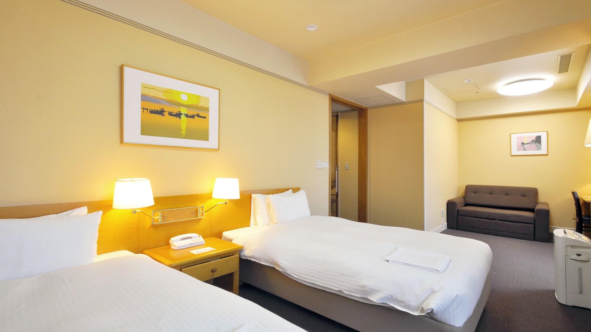 Universal, Twin Beds