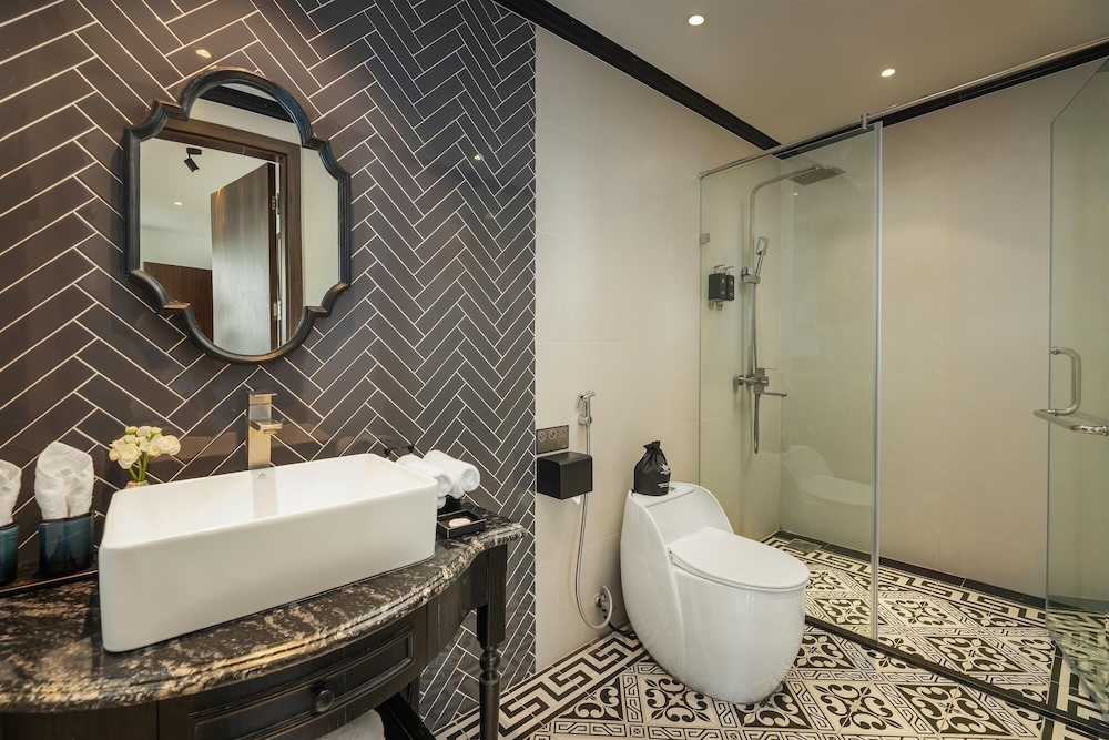Hanoi Le Chateau Hotel & Spa 48/50