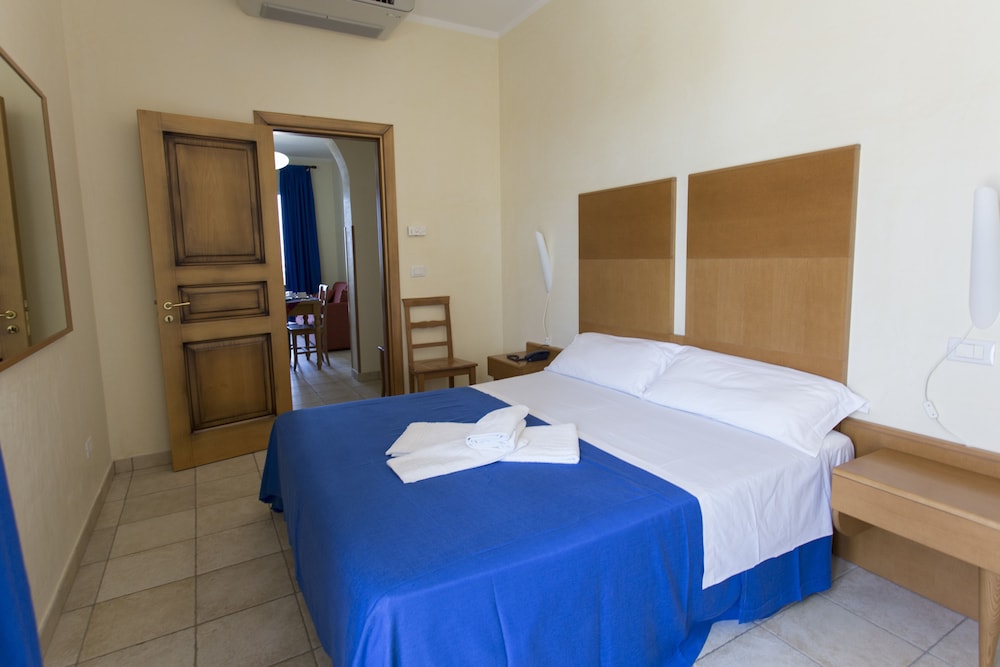 2 BEDROOMS, APARTMENT
