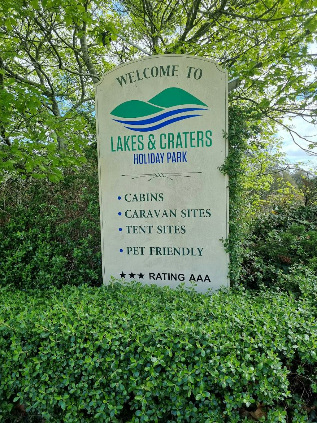 LAKES AND CRATERS HOLIDAY PARK 1/6