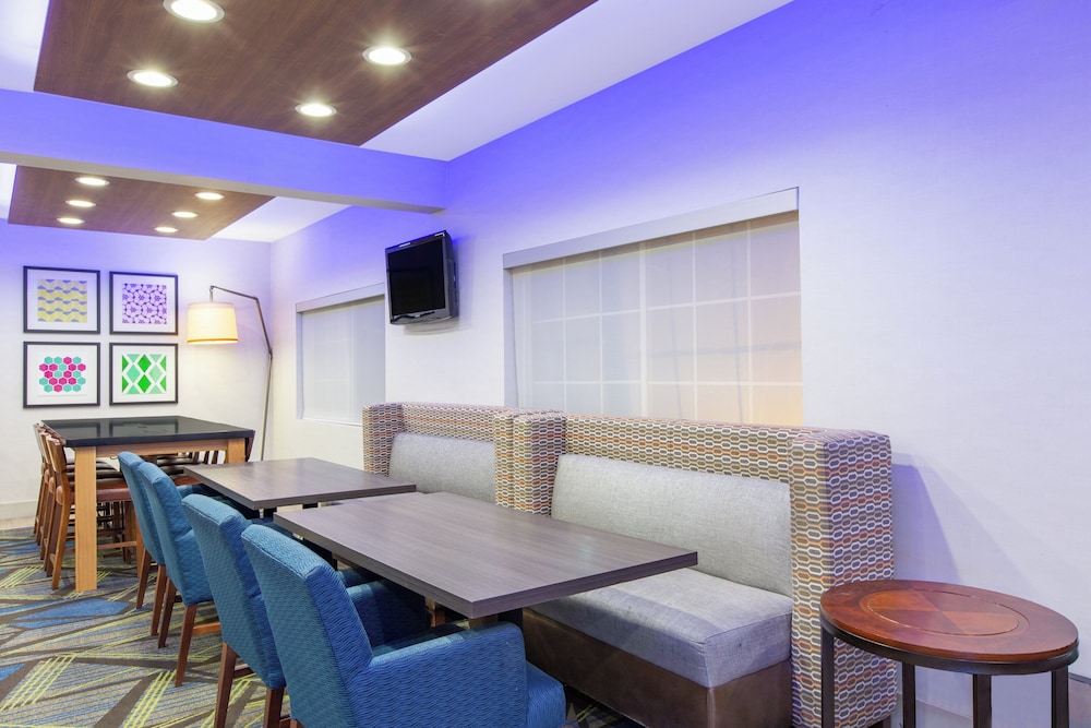 Holiday Inn Express Hotel Suites Bishop 52/75