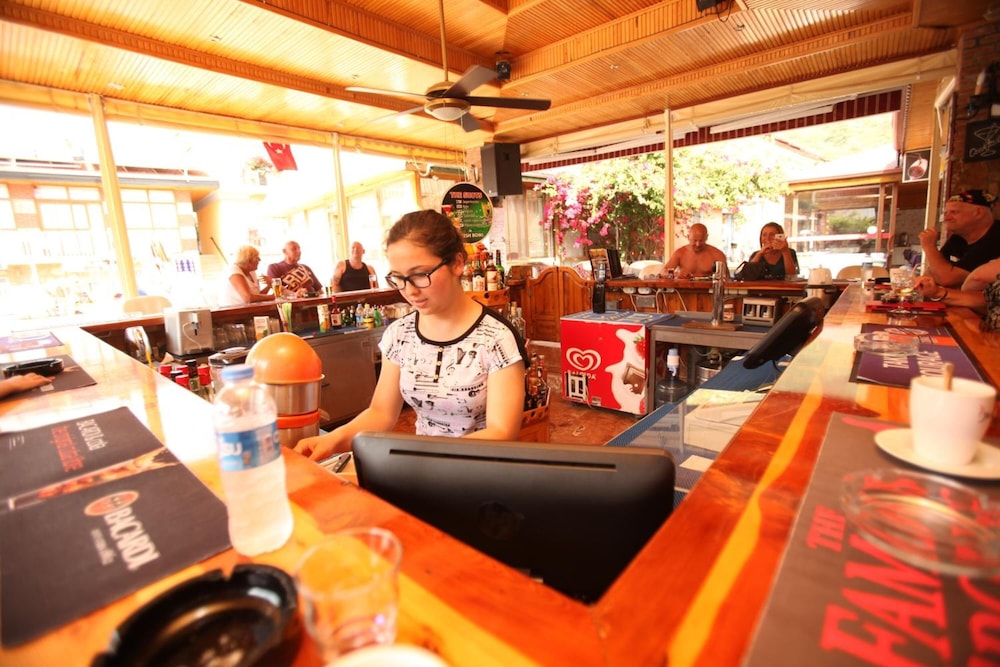 Turk Hotel 28/46