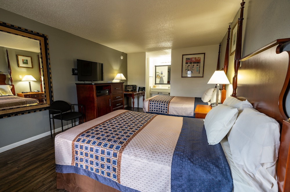 Americas Best Value Inn & Suites - Russellville 10/32