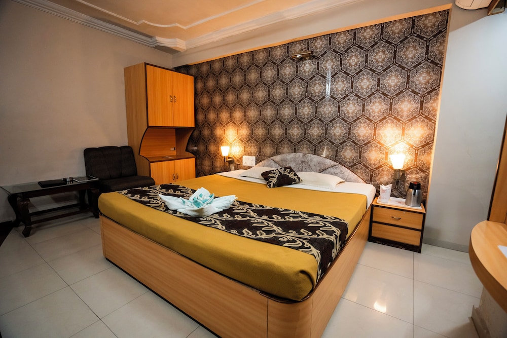 HOTEL GRAND ARJUN 10/50