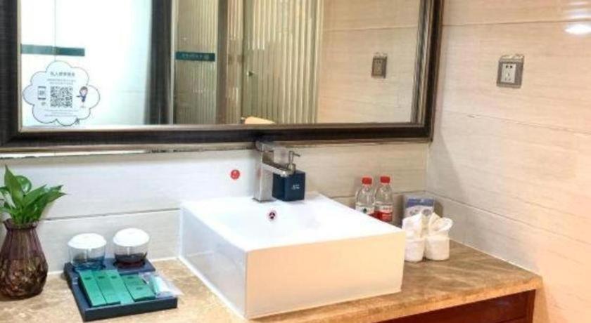 Kailong International Hotel 57/58
