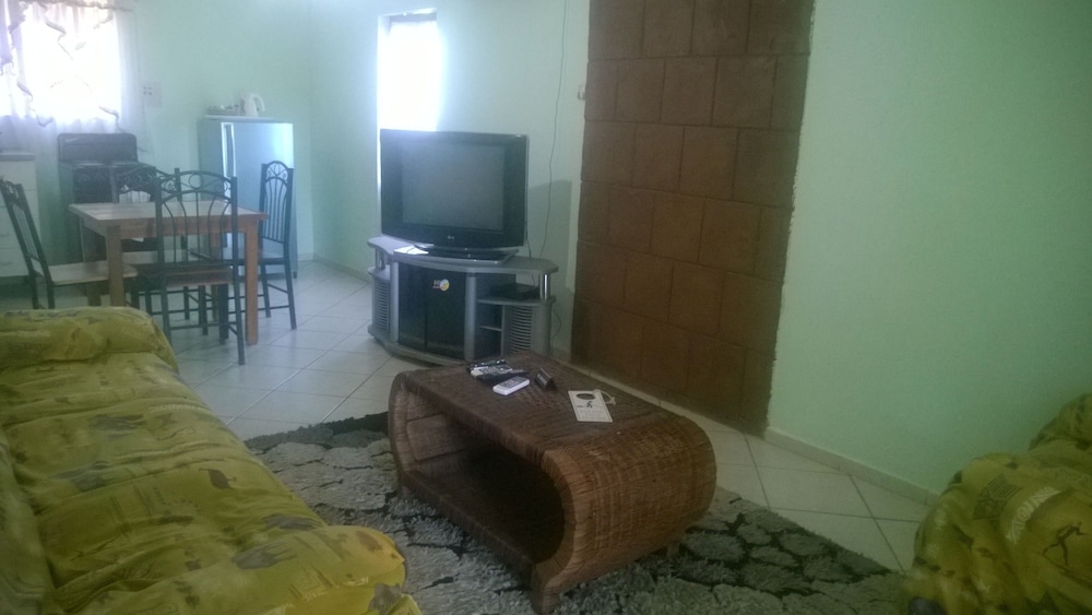 Gloria Apos S Bed And Breakfast 24/50