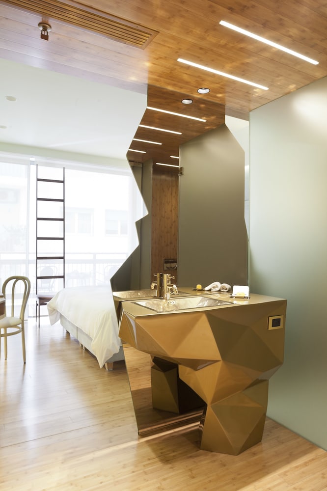 New Hotel 55/61
