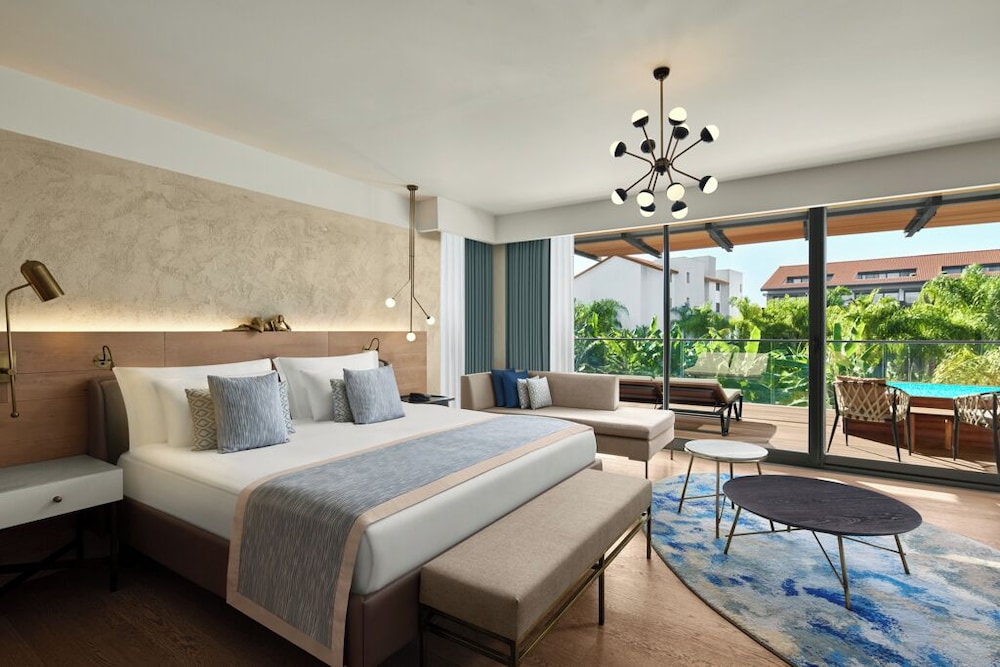 Lake, Suite, House, King Bed, Sofa, Jetted Tub