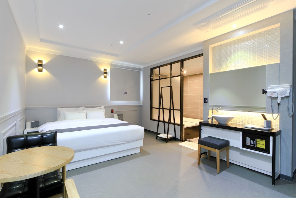 City Hotel G&G 12/45