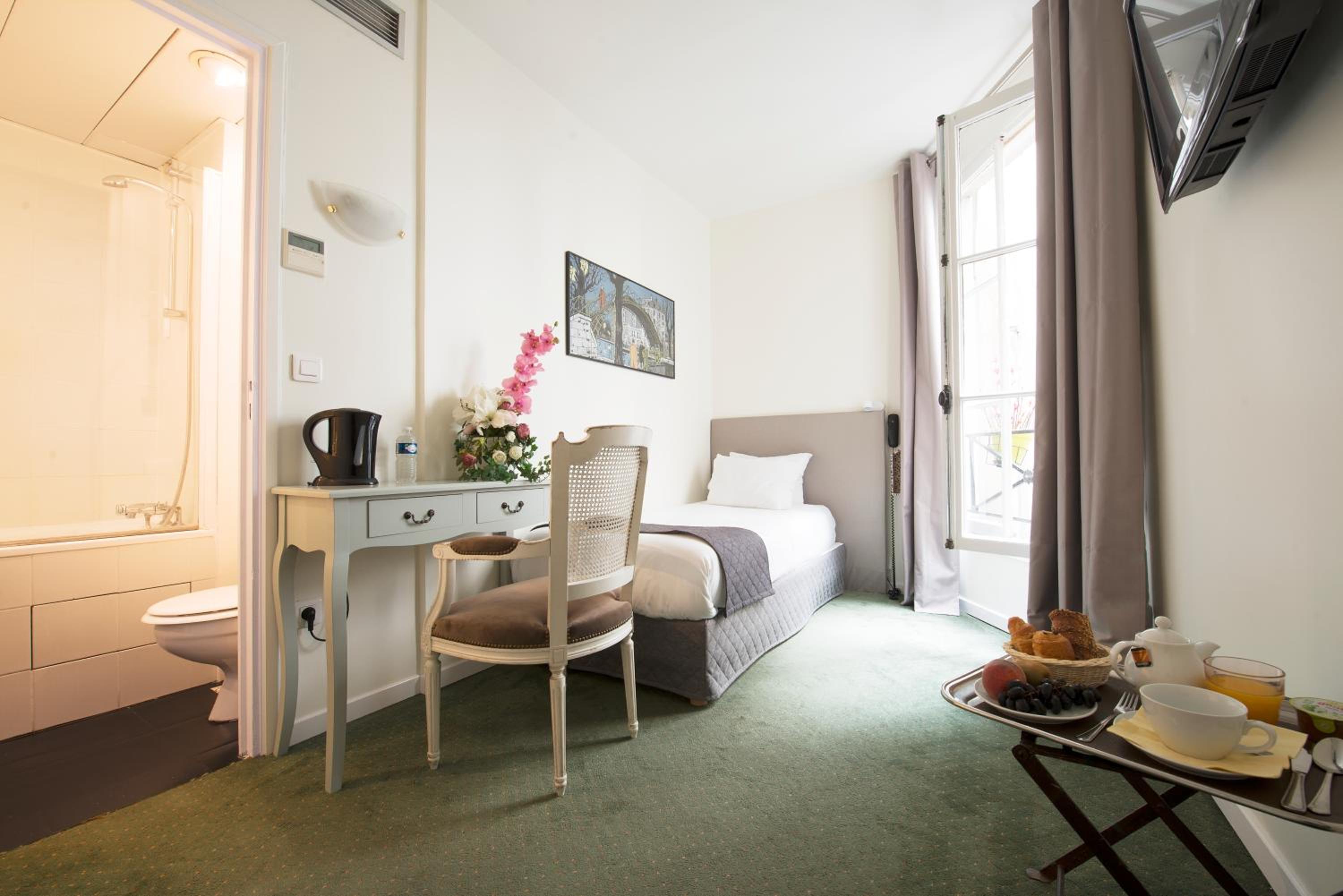ROOM, SINGLE