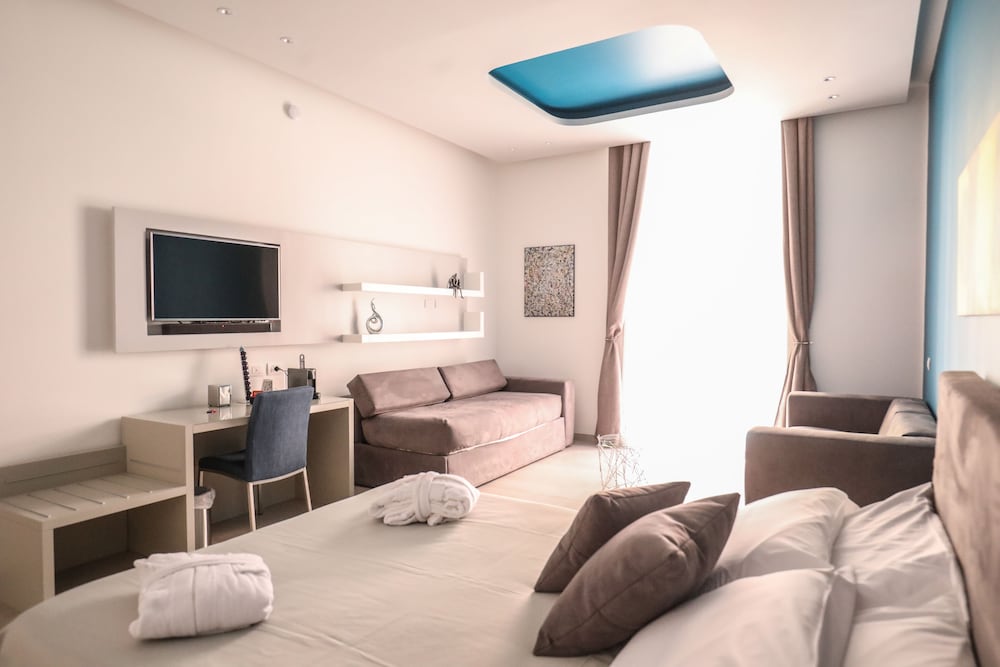 Toledo 16 Luxury Suites 20/24