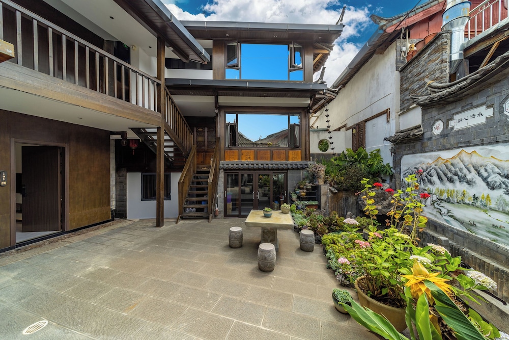 Lijiang Naxi Hereditary Courtyard 36/49