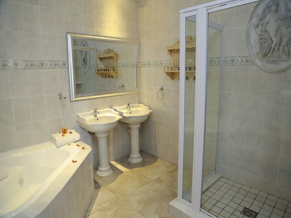 Misty Waves Boutique Hotel 75/79