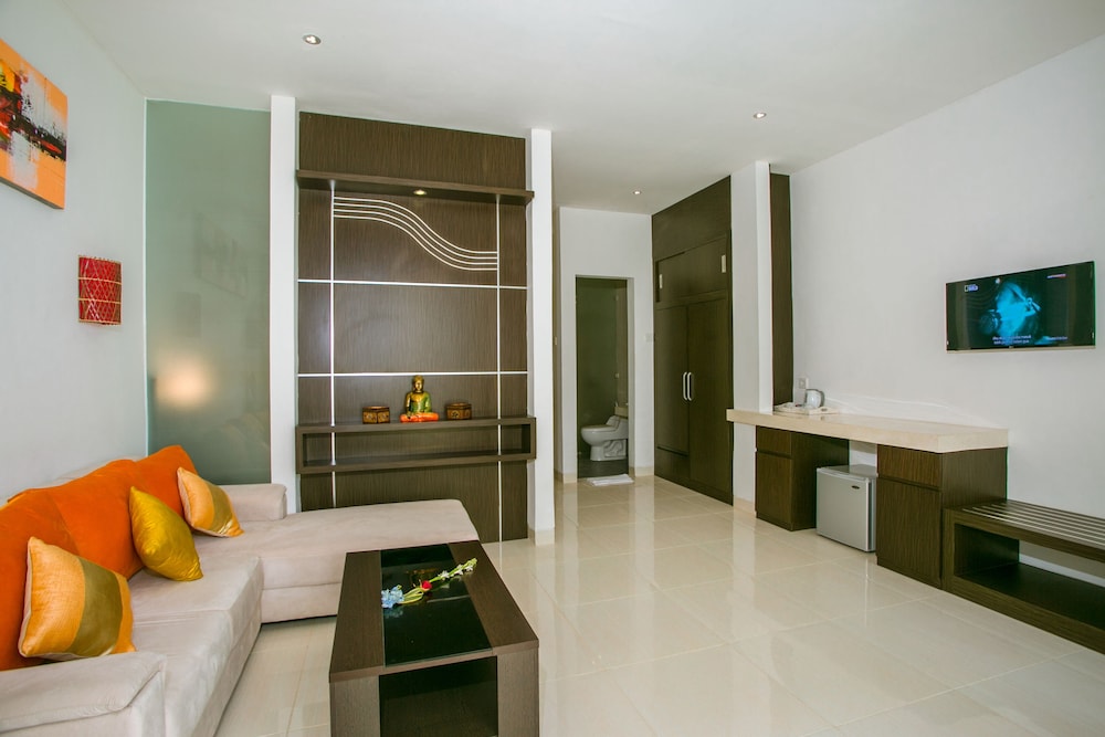 The Diana Suite 33/67