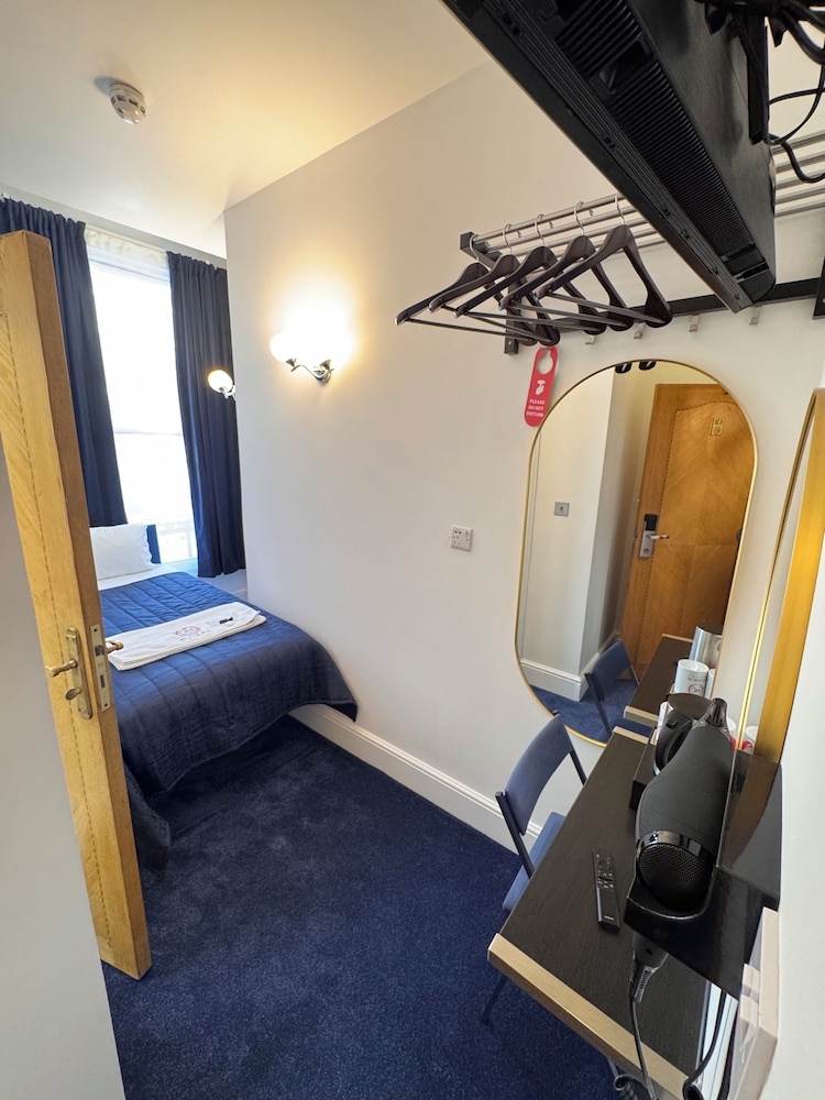 Holland Inn Hotel 54/69