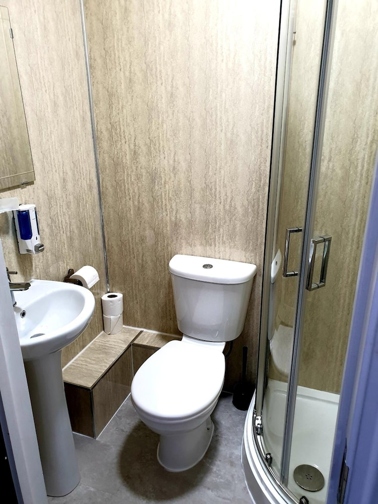 Wanstead Hotel 32/33