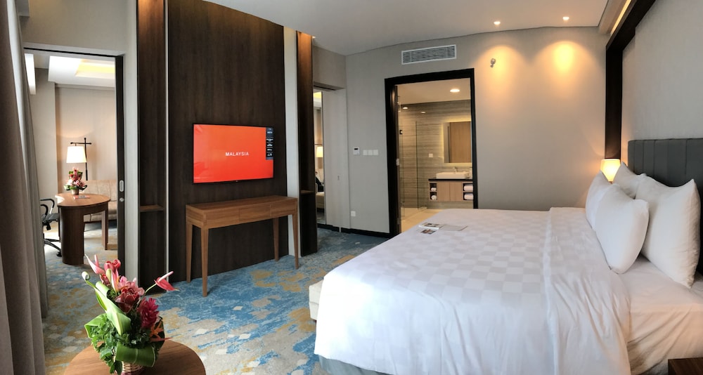 Business, Suite, Queen Bed