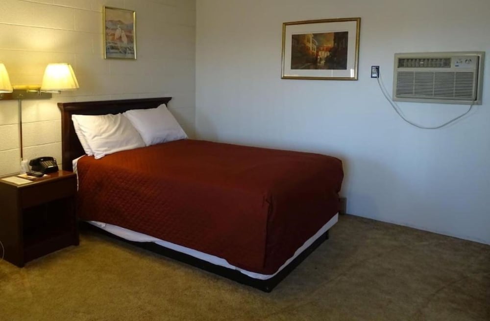 Hotel Prairie Winds Carthage Keokuk Hwy 136 24/37