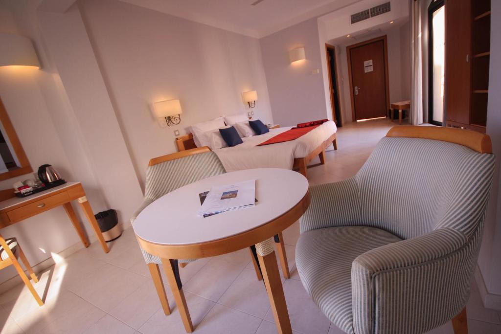 Hotel Calypso 36/48
