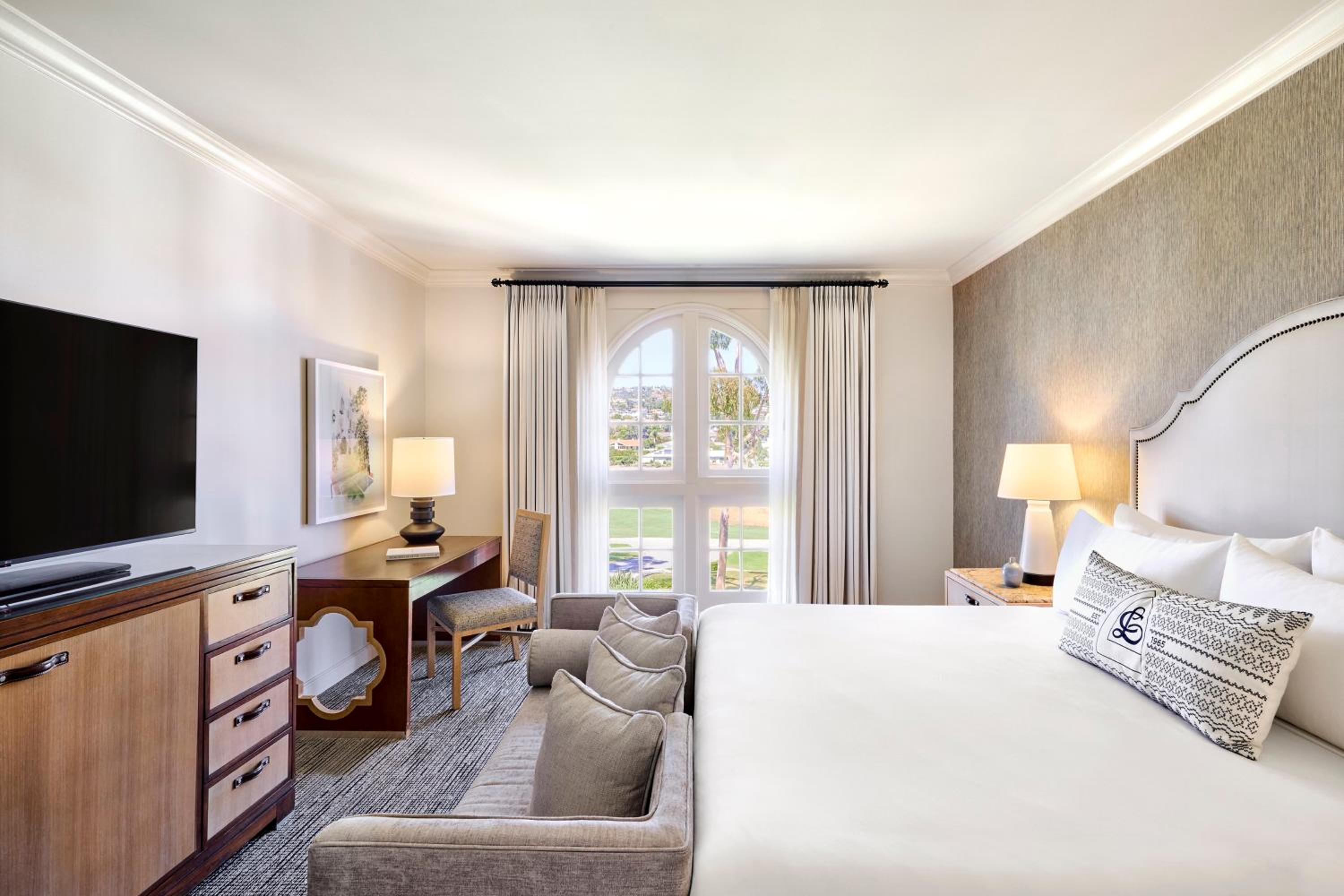 Family Suite, King Bed, 1 King and 2 Queen Beds, 2 Queen Beds, Sofa