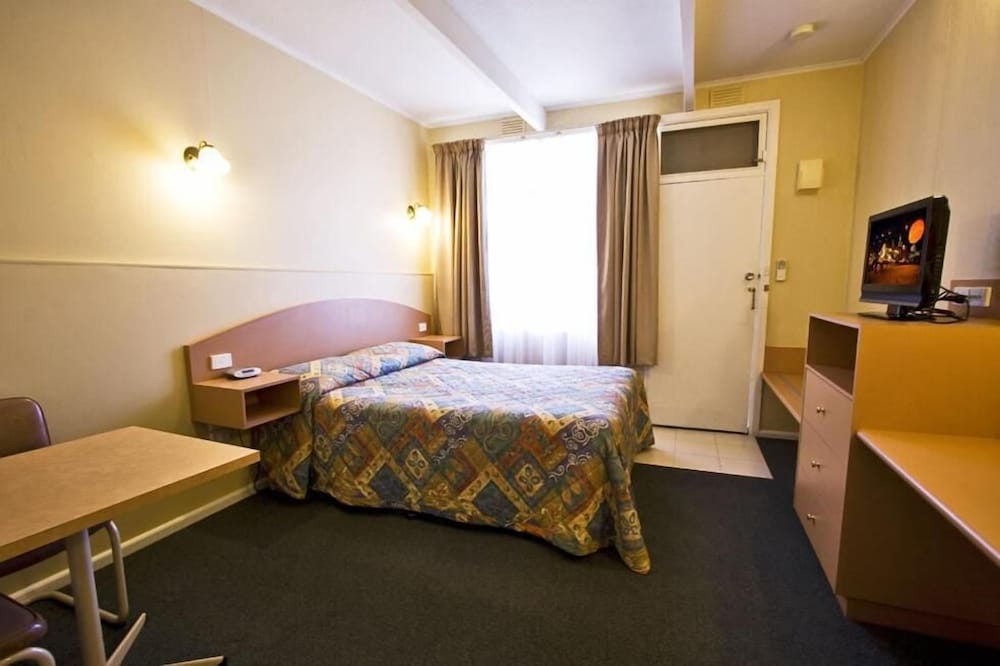 PARKVILLE MOTEL 16/56