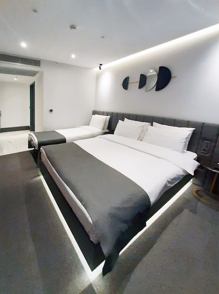 Mellday Hotel 7/39