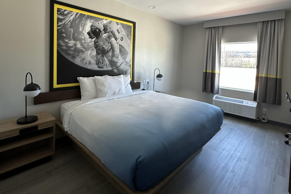 Super 8 by Wyndham Baytown 6/20